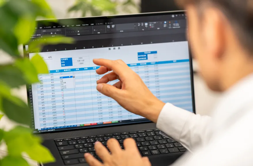 独自の出勤管理システムで「欠員リスク99%削減」